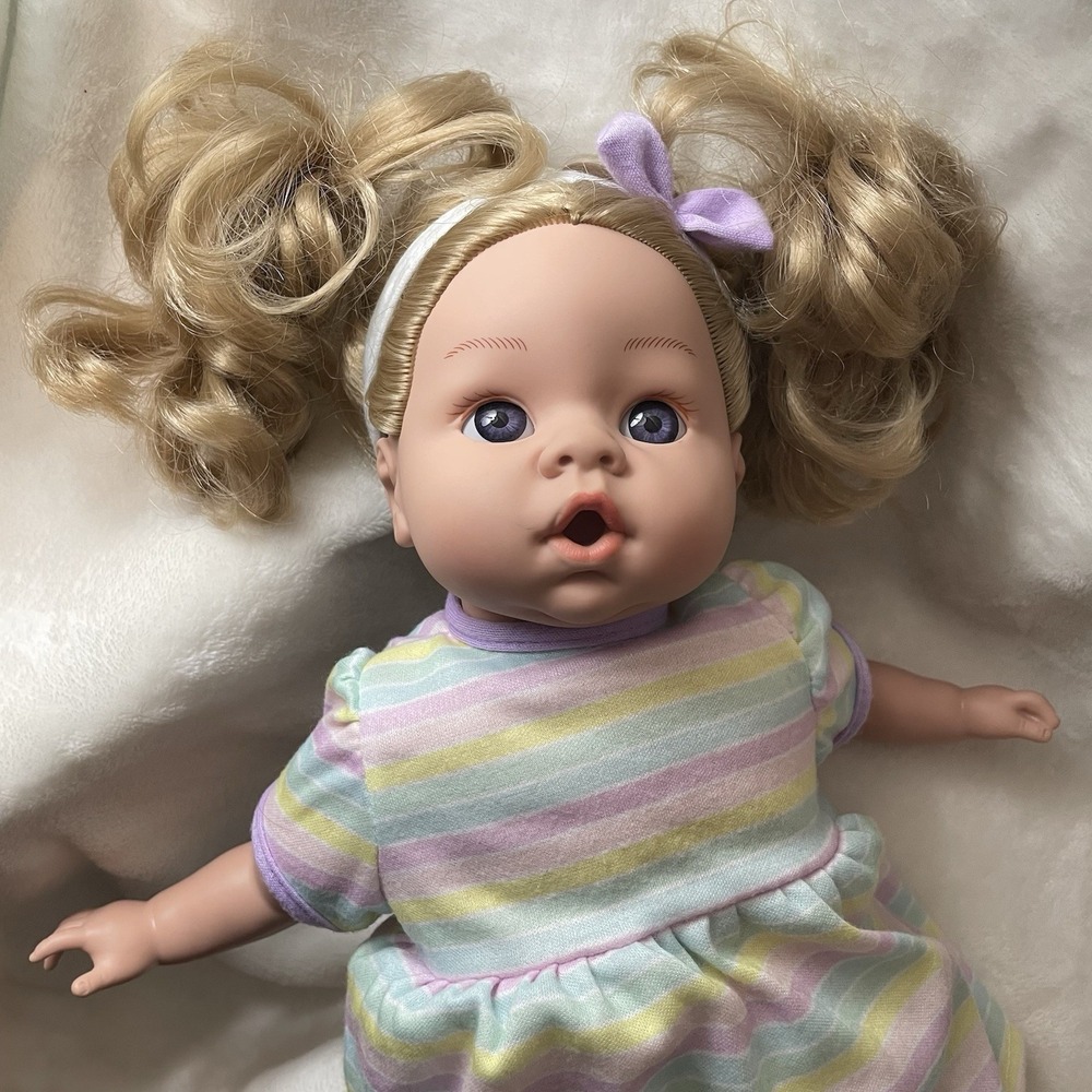 Lee Middleton Baby Girl Doll Blonde Hair Violet Eyes #0114000N with Outfit 2003